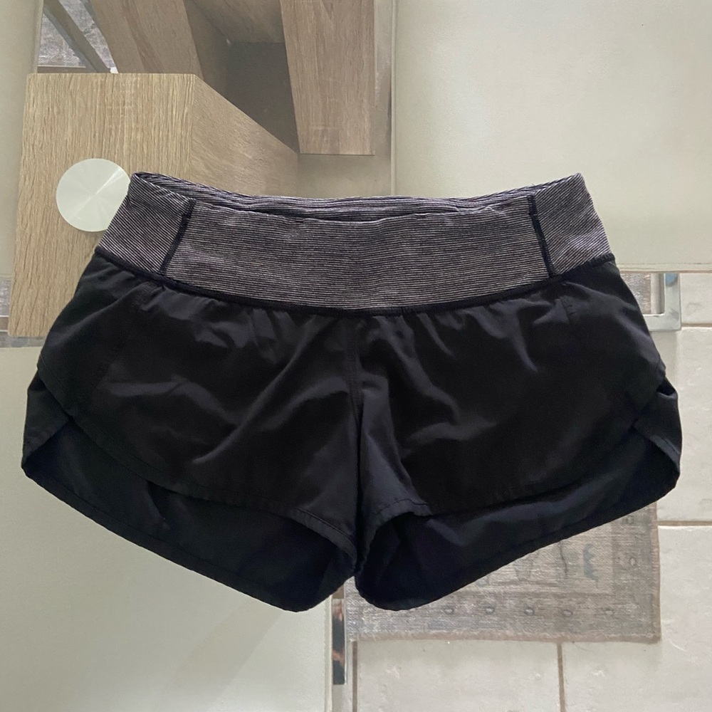lululemon athletica Black speed up shorts size 4 2.5”